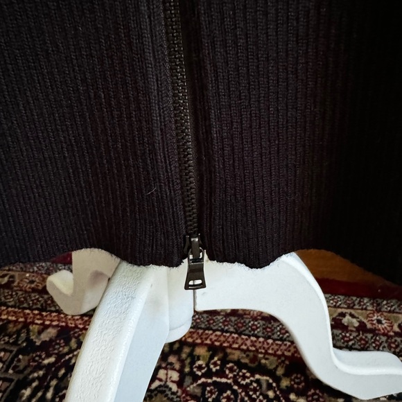 Ann Taylor wool bodycon skirt. Size S. Full length zipper.Like new - Picture 6 of 9